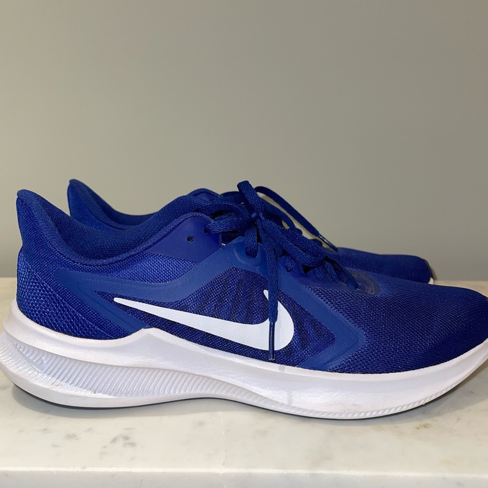 Nike Men's Navy Athletic Sneakers
